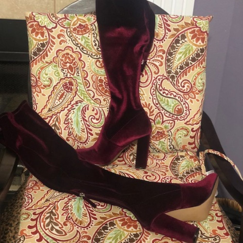 **** LIKE NEW *** STEVE MADDEN Burgundy VELVET Over-Knee Boots